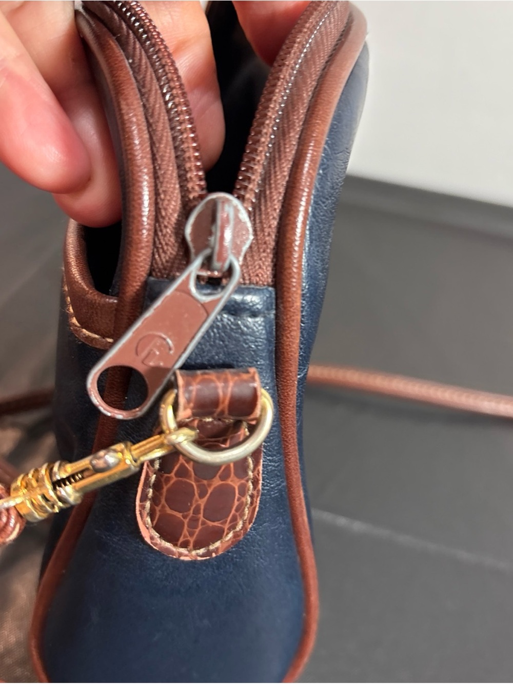 Carryland Vintage Navy and Brown Leather Crossbody 9/13 - Picture 6 of 11